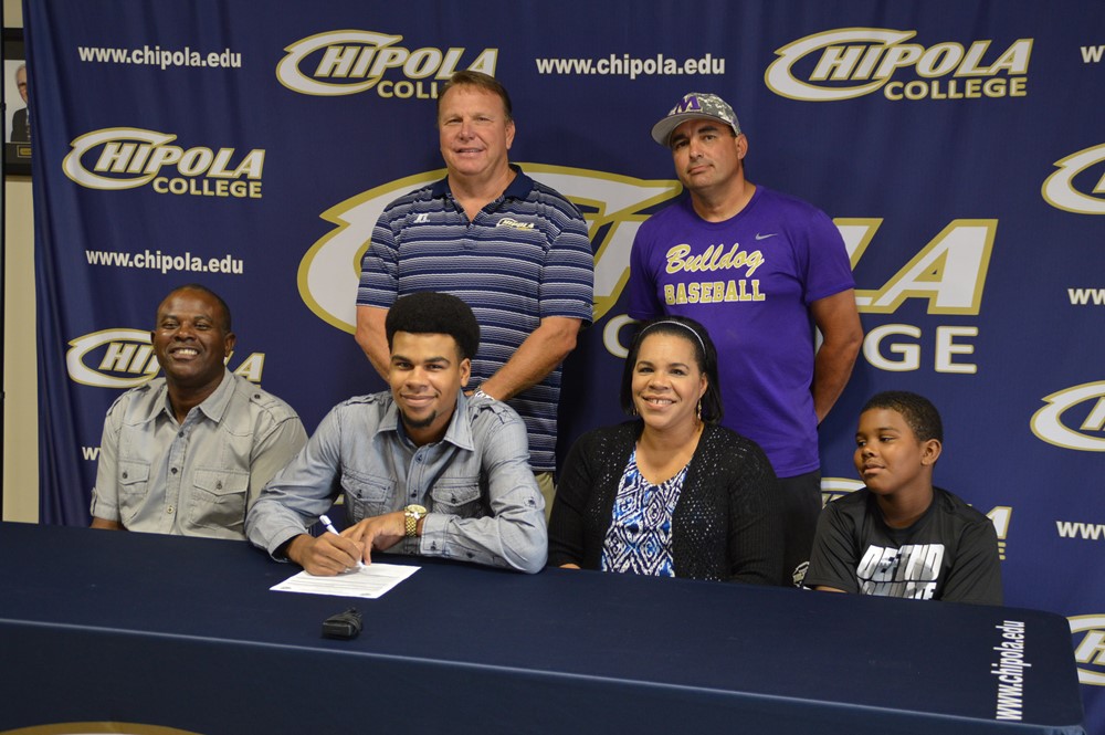 Cameron Gray signs with Chipola